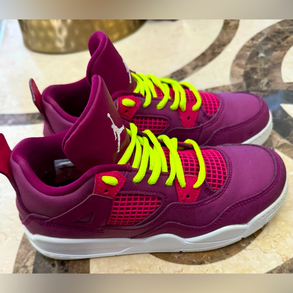 Magenta Jordan Reto 5 Size 2Y. Very Good condition